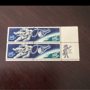 ASTRONAUT STAMPS #1331  & 1332 5 cents